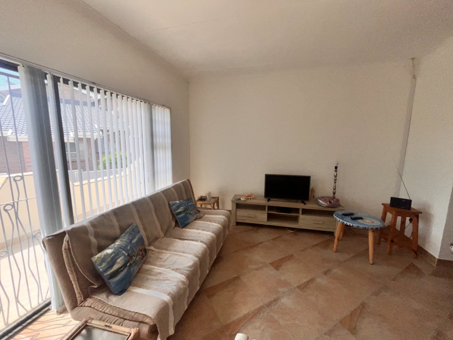 To Let 3 Bedroom Property for Rent in Wavecrest Eastern Cape